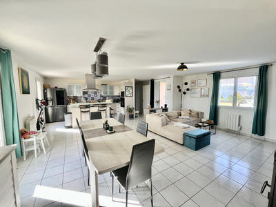 Maison - 102 m² - 5 pièces