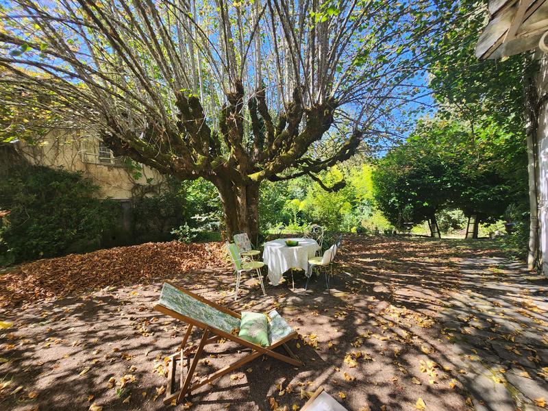 Propriété - 250 m² - 8 pièces