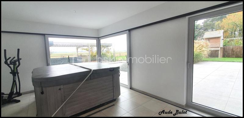 Maison - 240 m² - 8 pièces