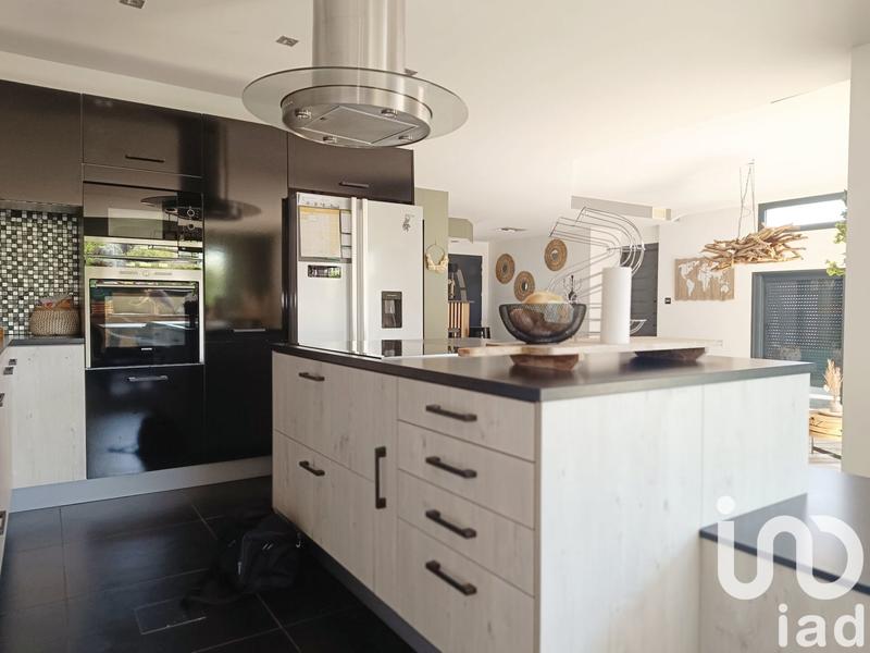 Maison - 230 m² - 7 pièces