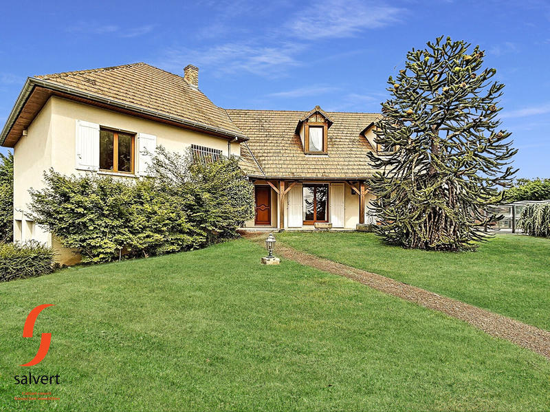 Maison - 235 m² - 7 pièces