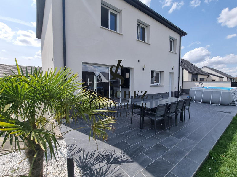 Maison - 165 m² - 8 pièces