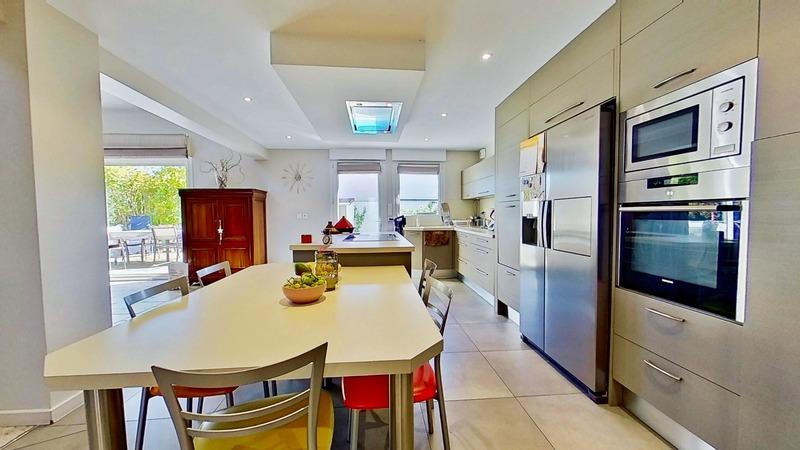 Maison - 236 m² - 8 pièces