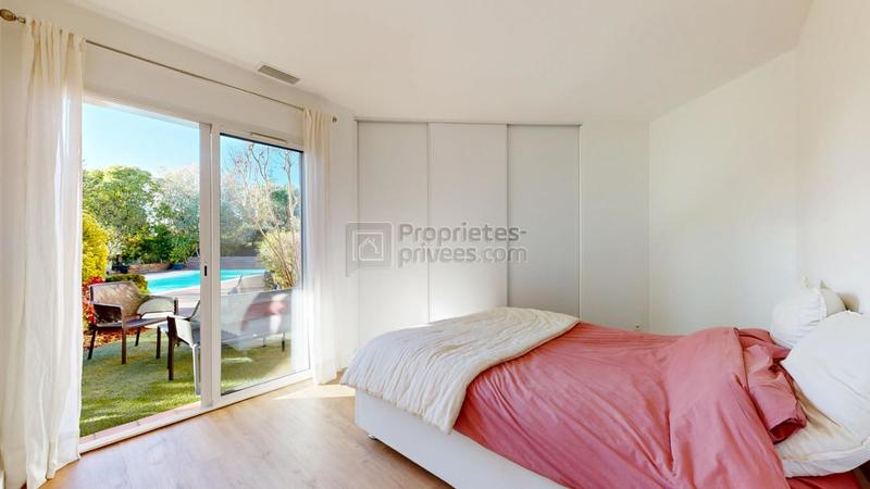 Maison - 258 m² - 8 pièces