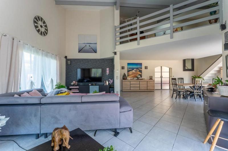 Maison - 196 m² - 6 pièces