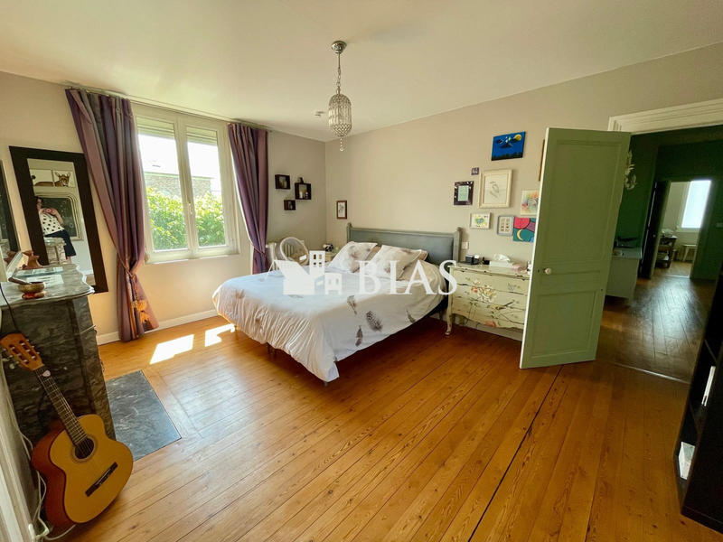 Maison - 236 m² - 7 pièces