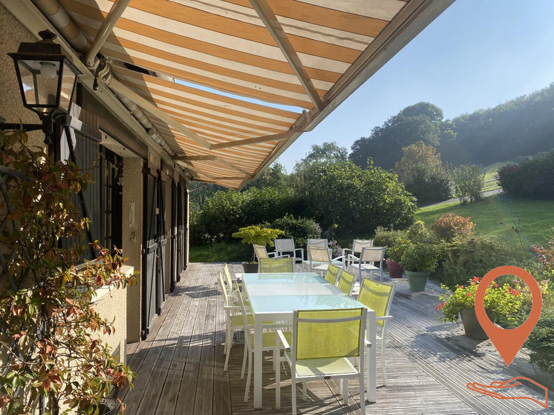 Maison - 212 m² - 9 pièces