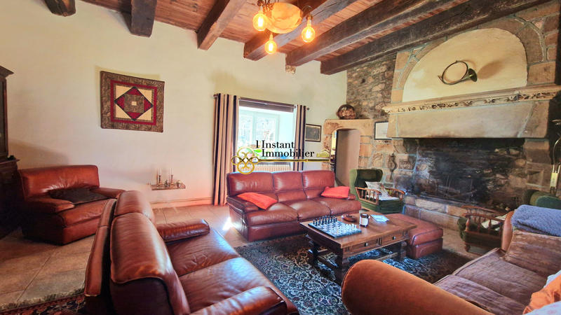 Demeure - 256 m² - 13 pièces