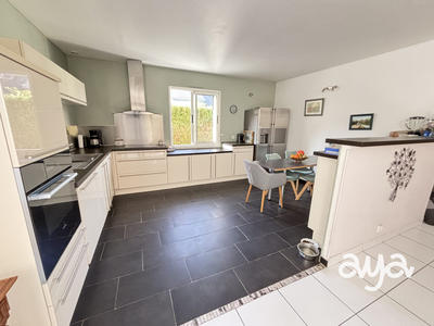 Maison traditionnelle - 156 m² - 5 pièces