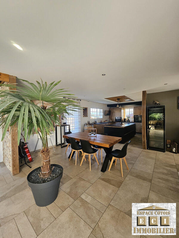 Maison traditionnelle - 157 m² - 5 pièces