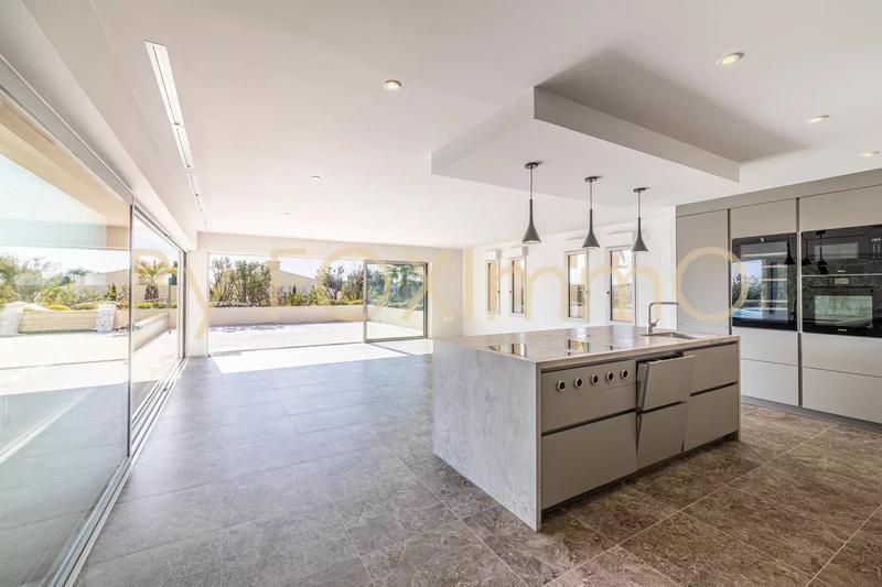 Appartement - 200 m² - 4 pièces