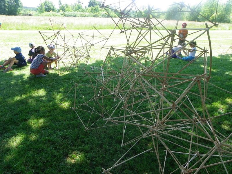 Atelier "Land art, l'art en extérieur 3-6 ans"