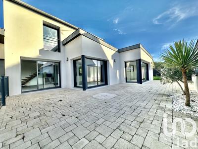 Maison - 137 m² - 8 pièces