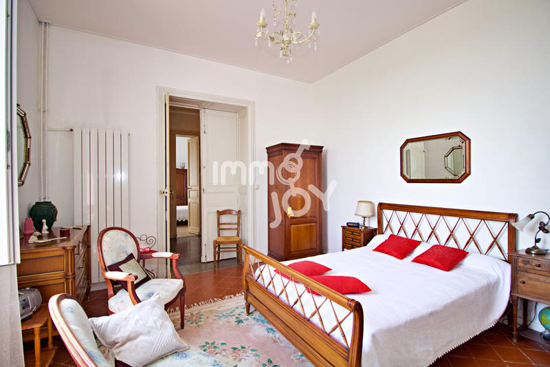 Maison - 201 m² - 6 pièces