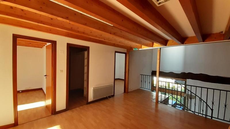 Bureau - 140 m² - 9 pièces