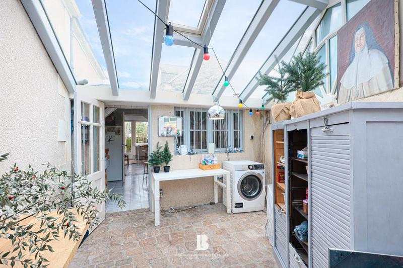 Maison - 218 m² - 9 pièces