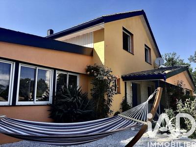 Maison - 240 m² - 8 pièces