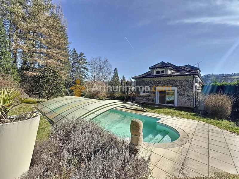 Maison - 285 m² - 8 pièces