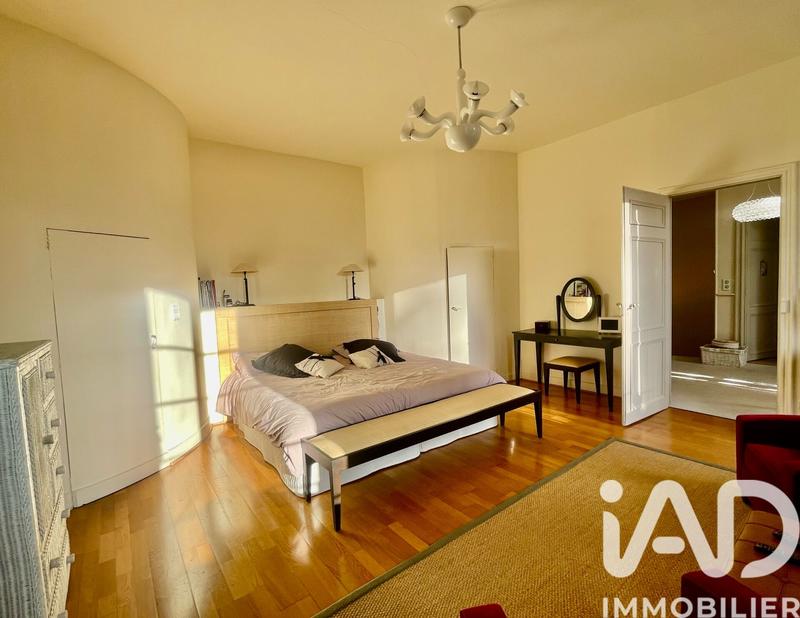 Maison - 411 m² - 11 pièces