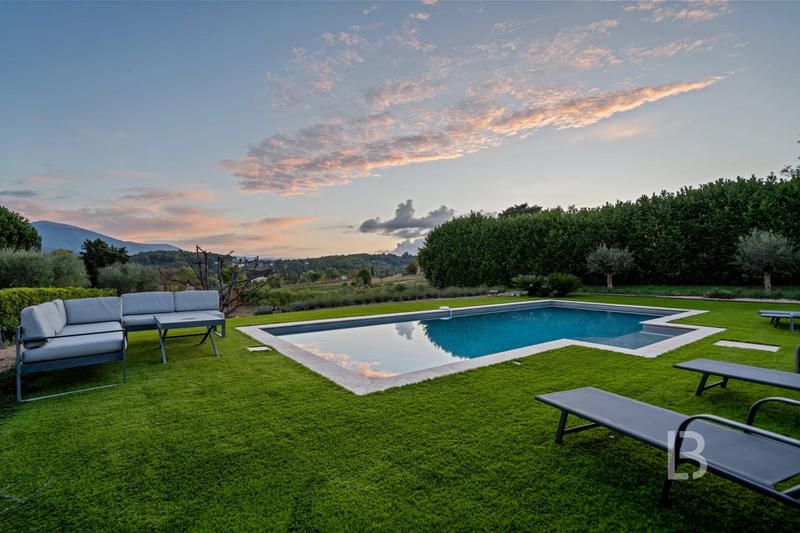 Maison - 315 m² - 8 pièces