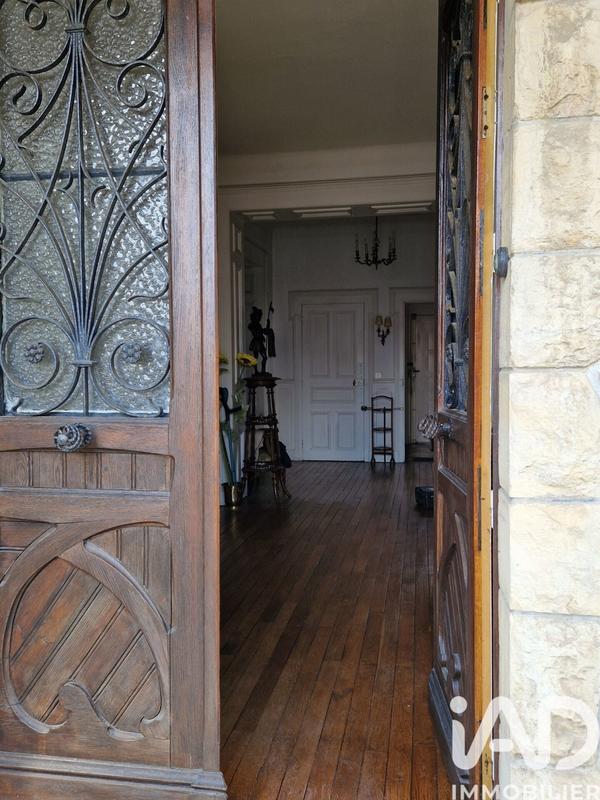 Maison - 270 m² - 16 pièces