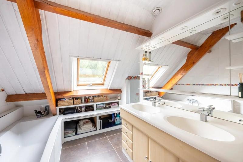 Propriété - 210 m² - 7 pièces