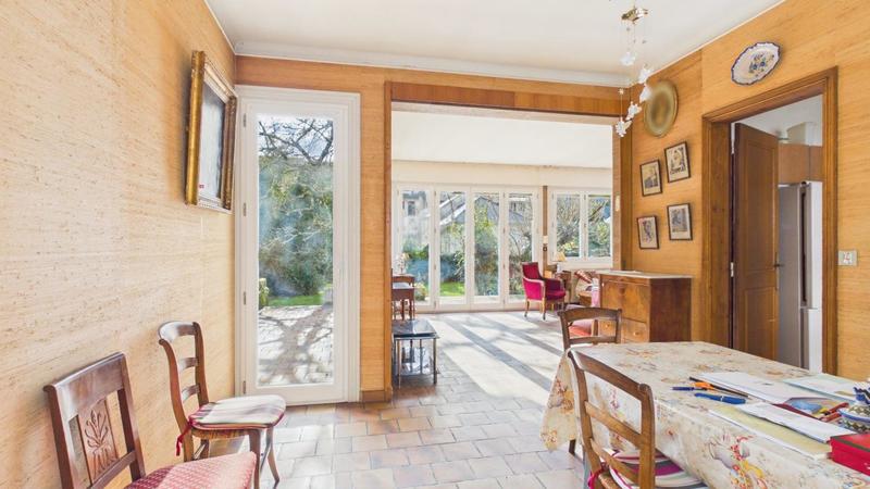 Villa - 238 m² - 9 pièces