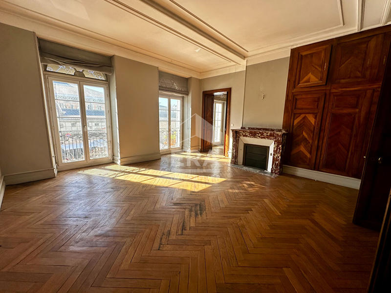 Appartement - 319 m² - 5 pièces