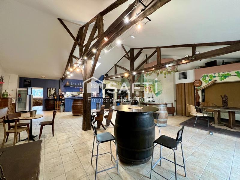 Maison - 1 032 m² - 12 pièces