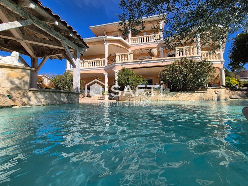 Maison - 365 m² - 8 pièces