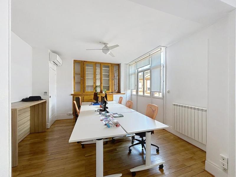 Local d'activité / Entrepôt - 130 m²