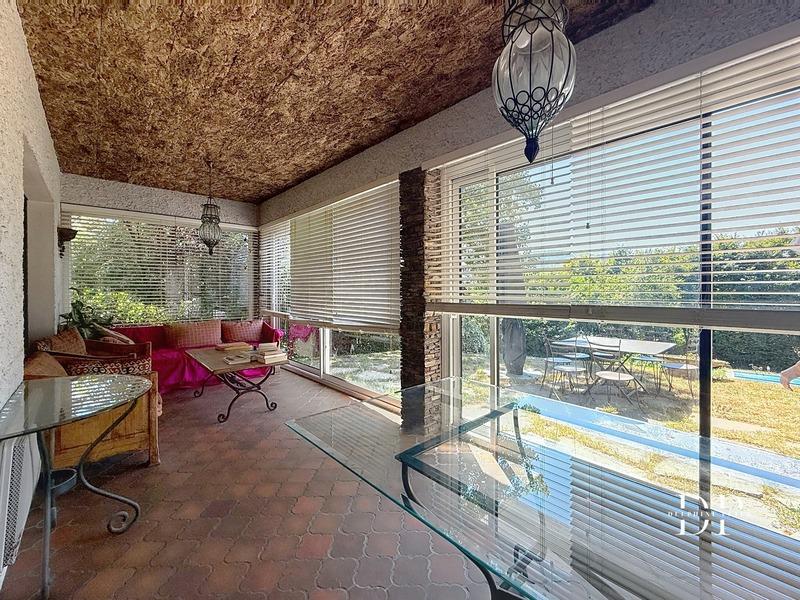 Maison - 237 m² - 8 pièces