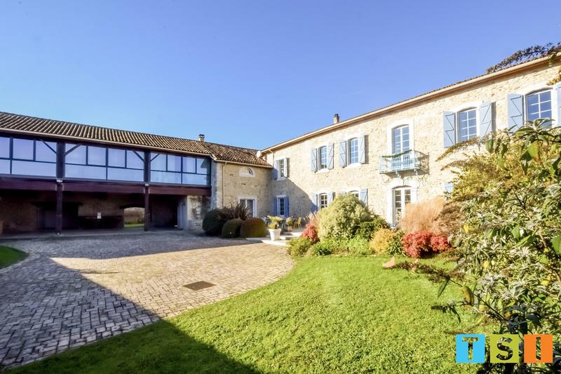 Maison - 625 m² - 12 pièces