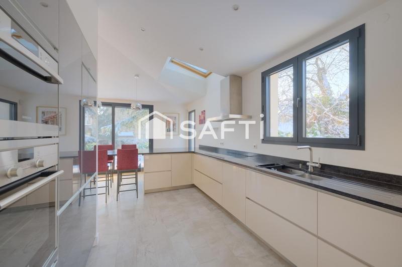 Maison - 200 m² - 8 pièces