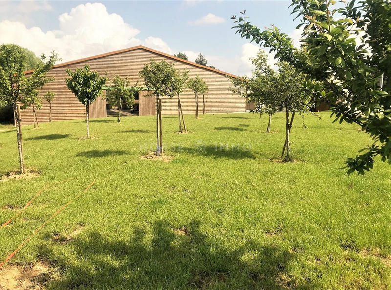 Maison - 470 m² - 12 pièces