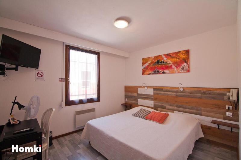 Maison - 1 500 m² - 10 pièces