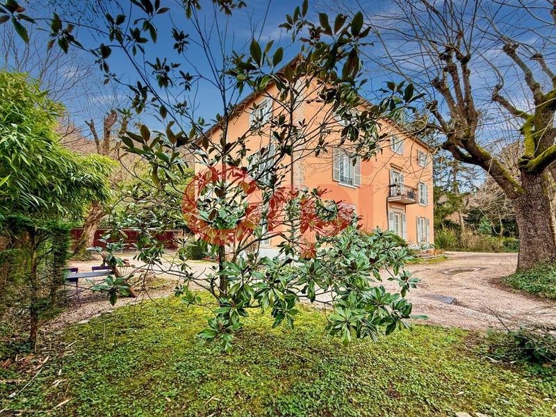 Appartement - 168 m² - 6 pièces