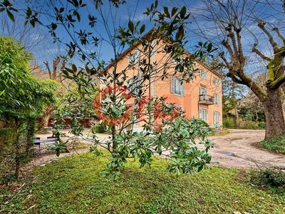 Appartement - 168 m² - 6 pièces