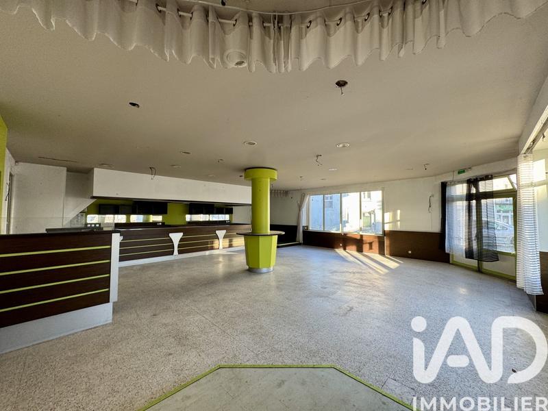 Maison - 300 m² - 7 pièces