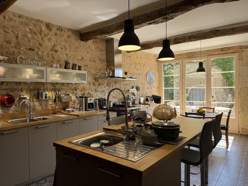 Maison - 250 m² - 8 pièces