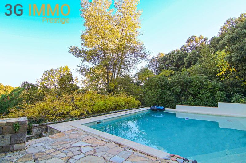 Villa - 267 m² - 10 pièces