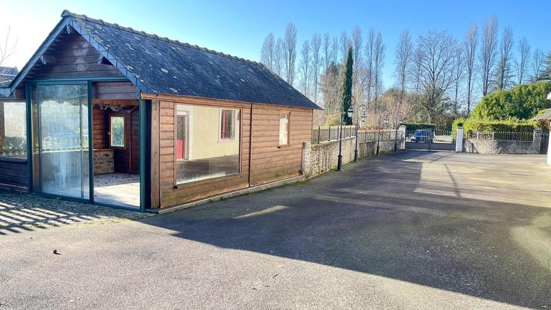 Maison - 180 m² - 7 pièces