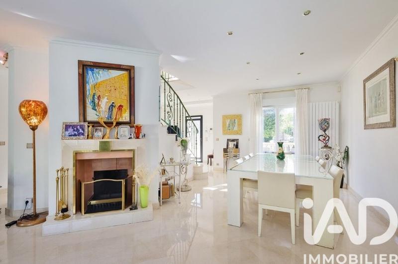 Maison - 290 m² - 7 pièces