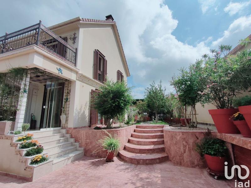 Maison - 215 m² - 8 pièces