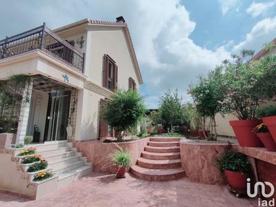 Maison - 215 m² - 8 pièces