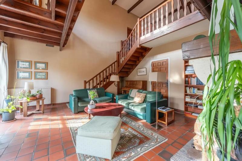 Maison - 211 m² - 6 pièces