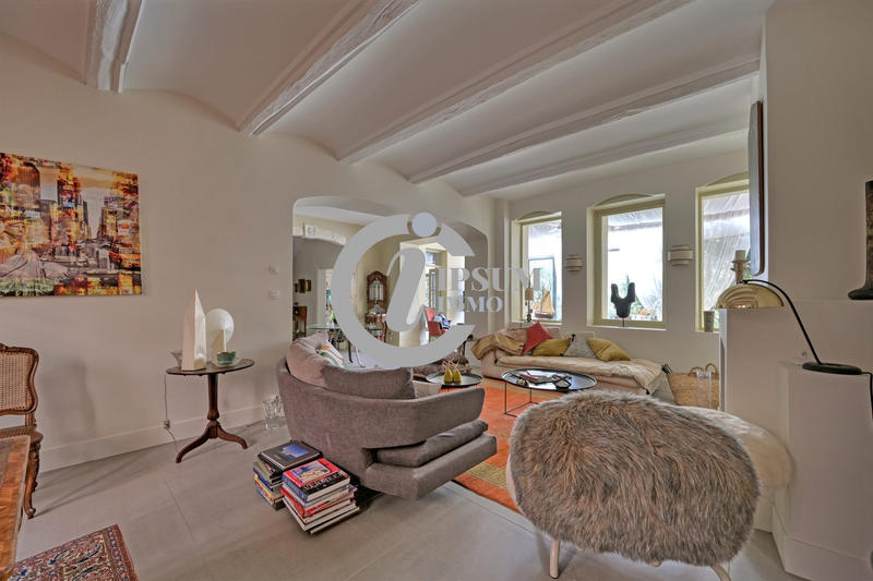 Maison - 303 m² - 6 pièces