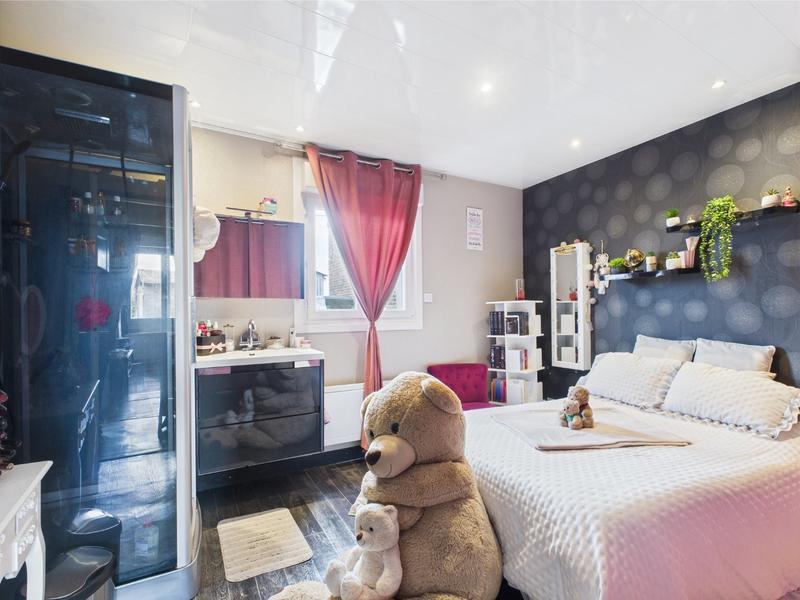 Maison - 180 m² - 9 pièces