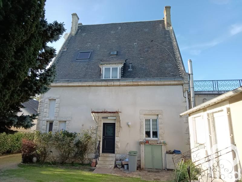 Maison - 300 m² - 12 pièces