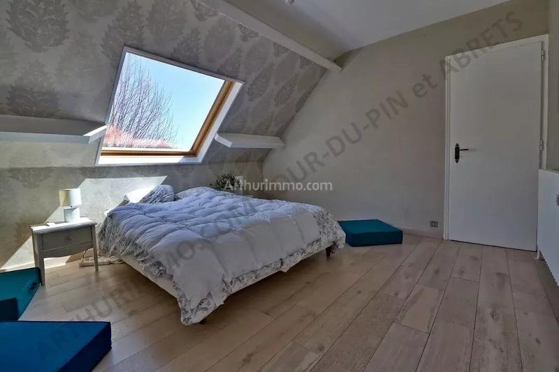 Maison - 220 m² - 6 pièces